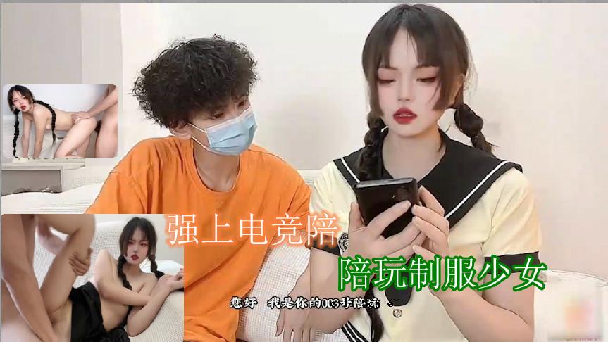 一个穿着高音制服的女孩深深地吞没了巨大的嘴巴，吮吸小喙。