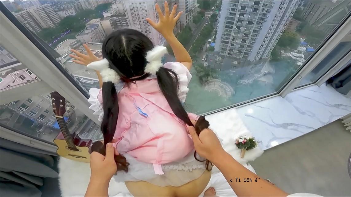 超级幻想D-Vision视频：两人的女性朋友，疯狂，爆炸和电影内部。