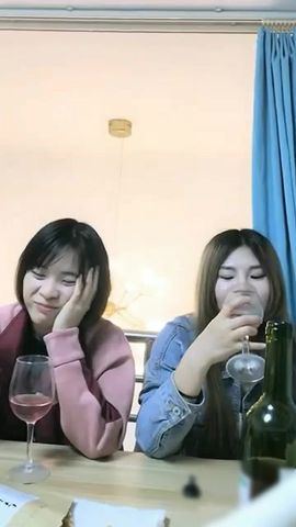 新的格式是叛逆工厂最年轻的工厂，以及最小的姐妹，他们受到最小的姐妹的责骂，他们无法醒来并叛逆。