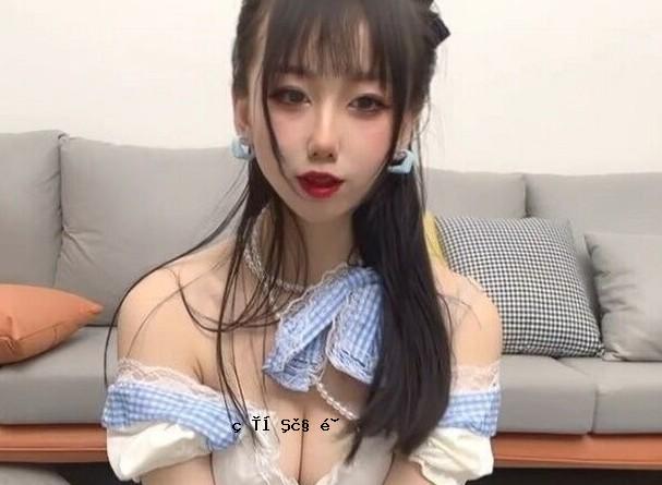 美丽而美丽的小莫莫首次出现在制服中，武士的大师，是一个享受整个身体的人，能够享受整个身体的快乐。