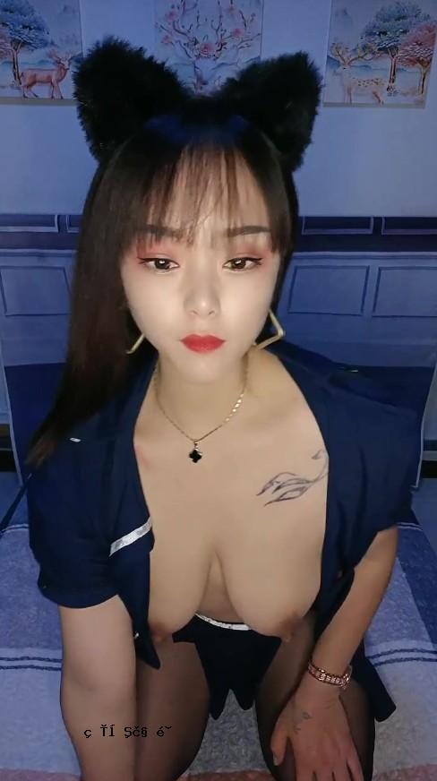 这位年轻的女士很可爱，已经迷失了一段时间，她的公鸡淫荡，她的淫秽th动尖叫。