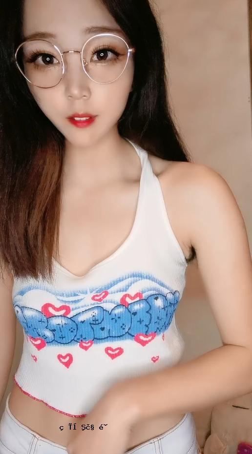 醒目的嘴唇小姐姐新来者引诱她短而短的抽搐腰部，极其厚而厚实的毛孔，在近距离距离上，特殊的照片清晰清晰。