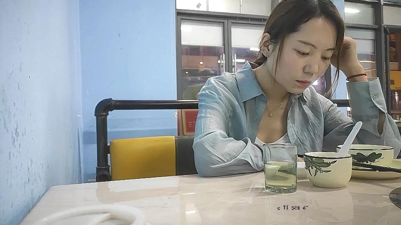 好家庭的珠宝在一天中正在绊倒，荡妇是他们能做的最好的。