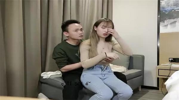 我在深夜寻找花，第二位很漂亮