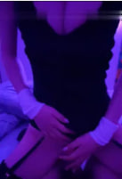 女神的灿烂乳房都穿在每套衣服上，给男性朋友一个自拍照