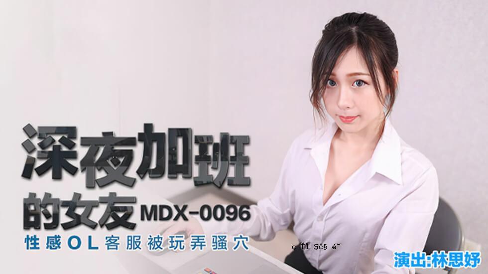 深夜小组女性友谊ol的衣服在猛击和刺痛