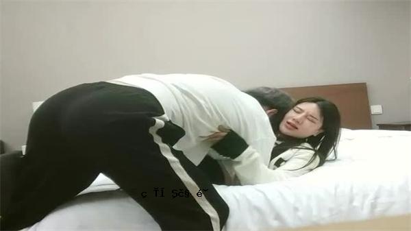 高端外部扣扣，寻找一个大腿真实的美丽女人