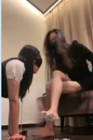 黑猫喜欢陪着她