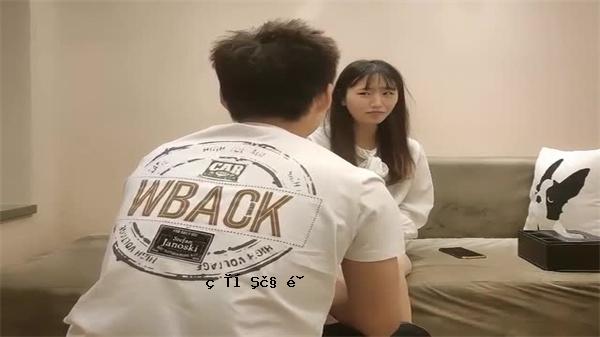 美丽的女人，有一个外国女孩和一个宁静的大学的学生