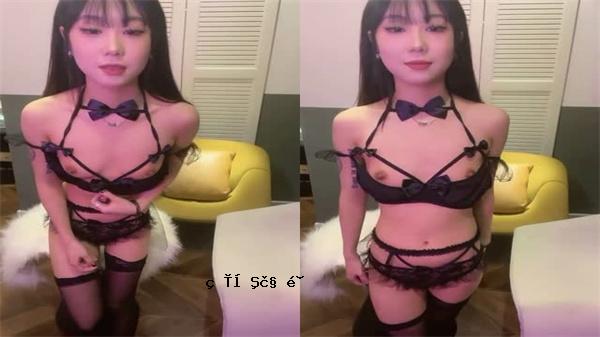 黑色荡妇和乳房