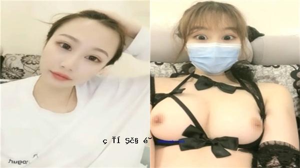 77个年轻女士姐妹'两个洛丽塔斯（Lolitas）由母亲和母亲玩具出版
