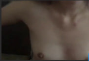 后代女孩看着她的公鸡，去了一个放荡的果汁桌子的小喙，她得到了天然的lewd产品