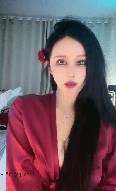 网站女神的油来降临着睡夹克大嘴唇和大屁股的色情特殊照片Holeless Hole