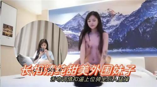 长相清纯美女小姐姐舌吻舌吻情感秀高位坐靠暴力动作