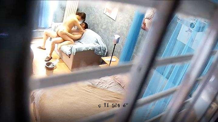 360酒铺29.04.22 海滩上热衷暗恋的美女